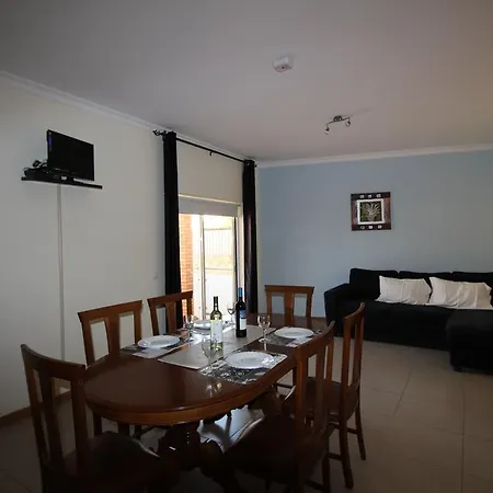 Oura Pereira Апартаменти