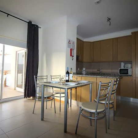 Oura Pereira Апартаменти