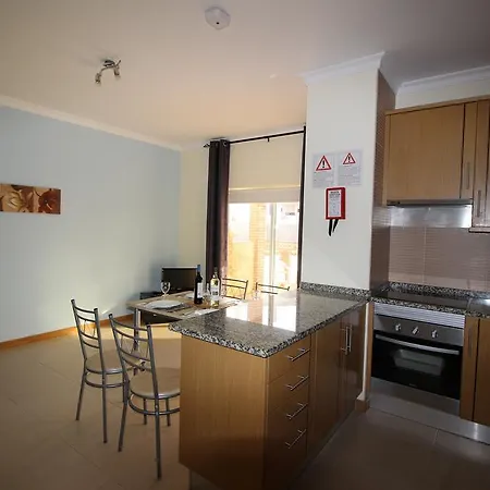 Oura Pereira Апартаменти *