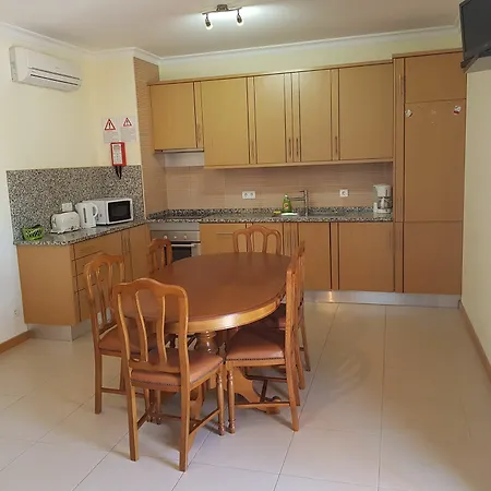 Oura Pereira Апартаменти