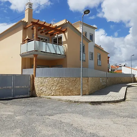 Апартаменти Oura Pereira *